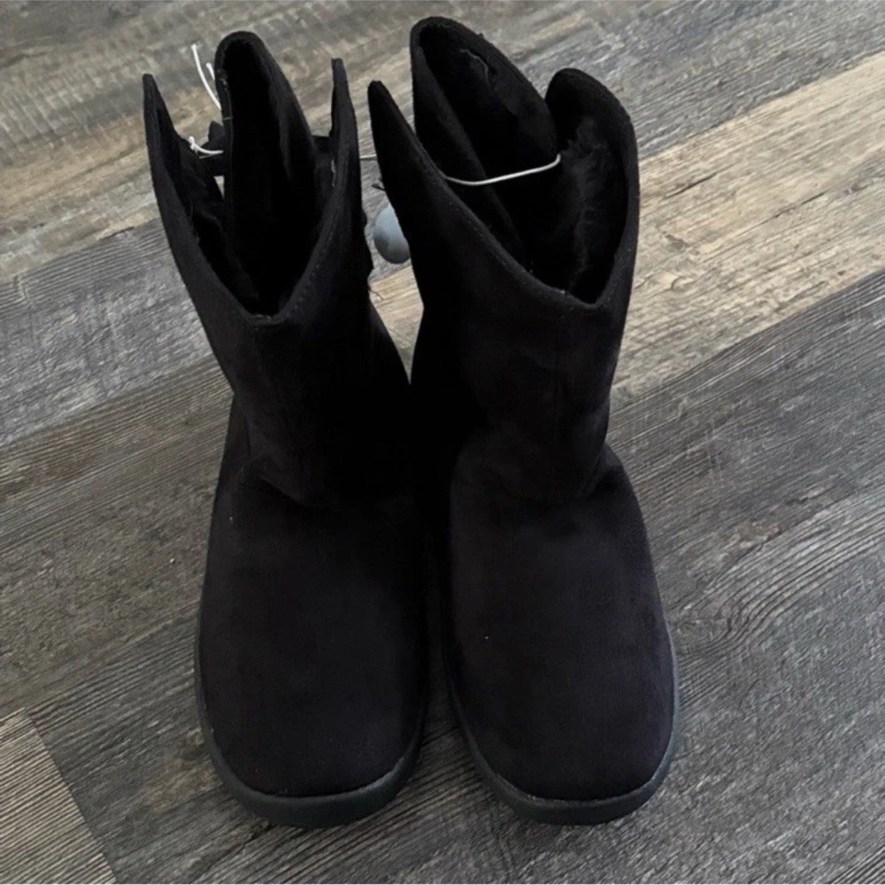 NWT- Joe Boxer Women's Edna Casual Suede Fur Lined Boots Black Women's Size 8